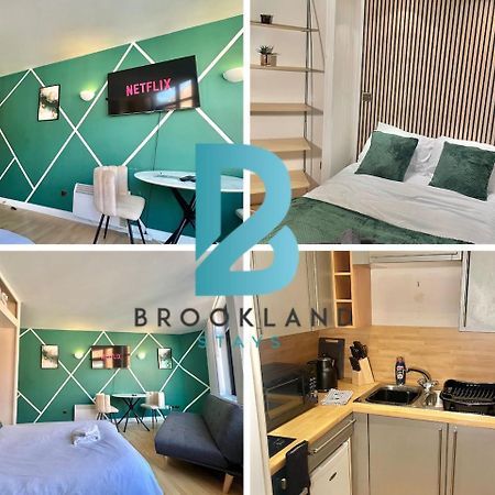 Studio Flat By Brookland Stays Serviced Accommodation Short Lets Leeds With Free Wifi المظهر الخارجي الصورة