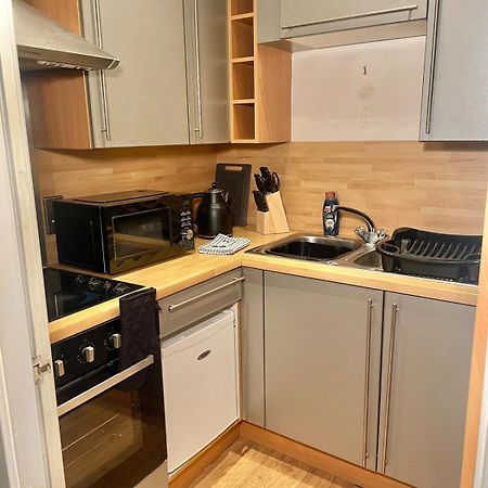 Studio Flat By Brookland Stays Serviced Accommodation Short Lets Leeds With Free Wifi المظهر الخارجي الصورة
