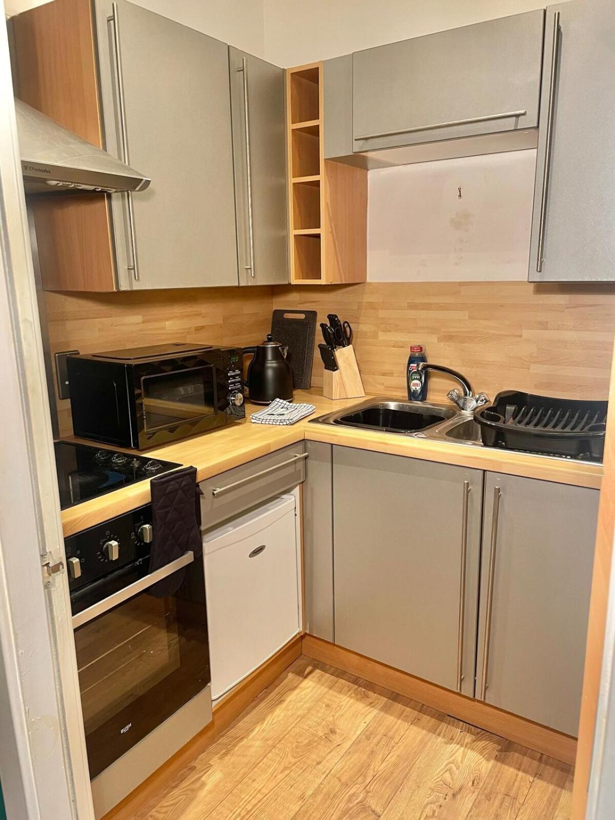 Studio Flat By Brookland Stays Serviced Accommodation Short Lets Leeds With Free Wifi المظهر الخارجي الصورة